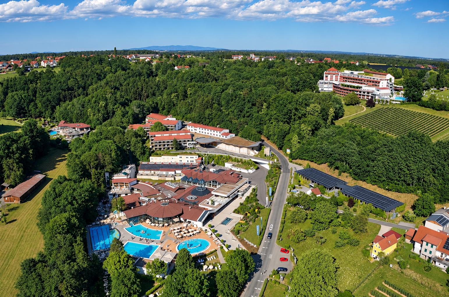 Luftaufnahme 2-Thermenregion Bad Waltersdorf mit Heilthermen Resort & Hotel & Spa Der Steirerhof