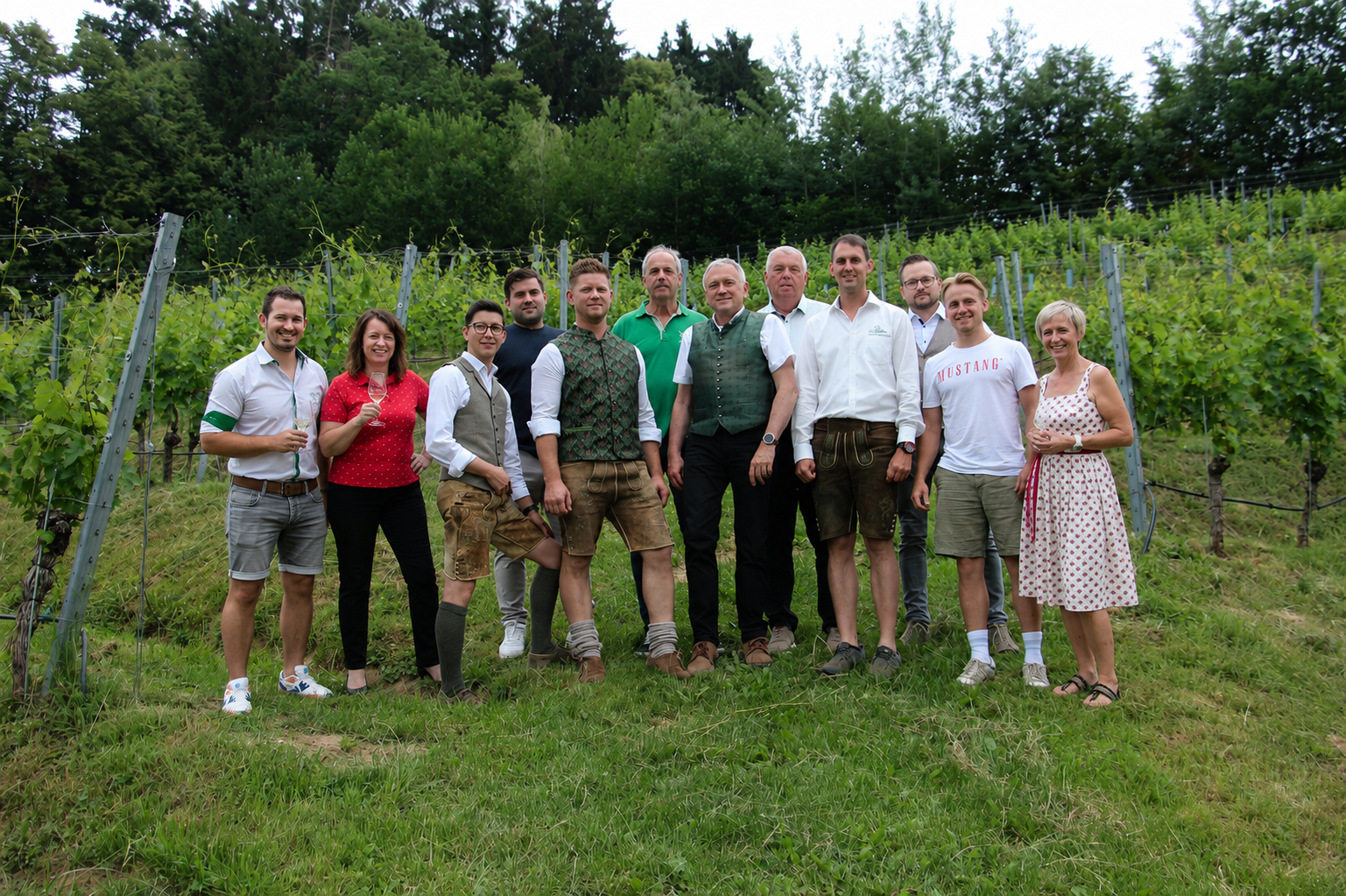 Winzer der Region mit Bürgermeister und Vizebürgermeister